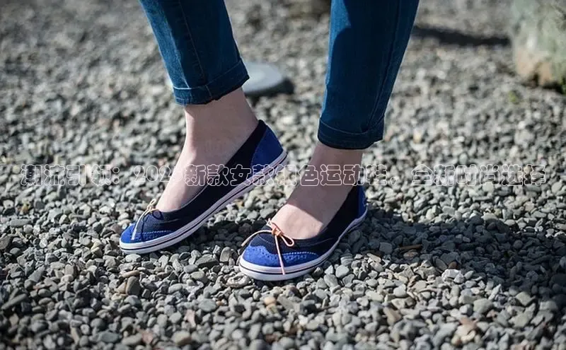 潮流引领：2025新款女款银色运动鞋，全新时尚选择