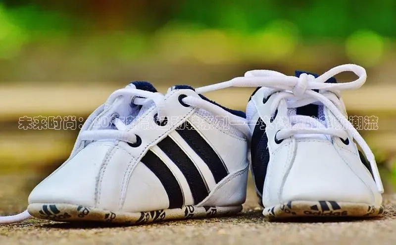 未来时尚：2025新款运动鞋系列——女性版的革新潮流